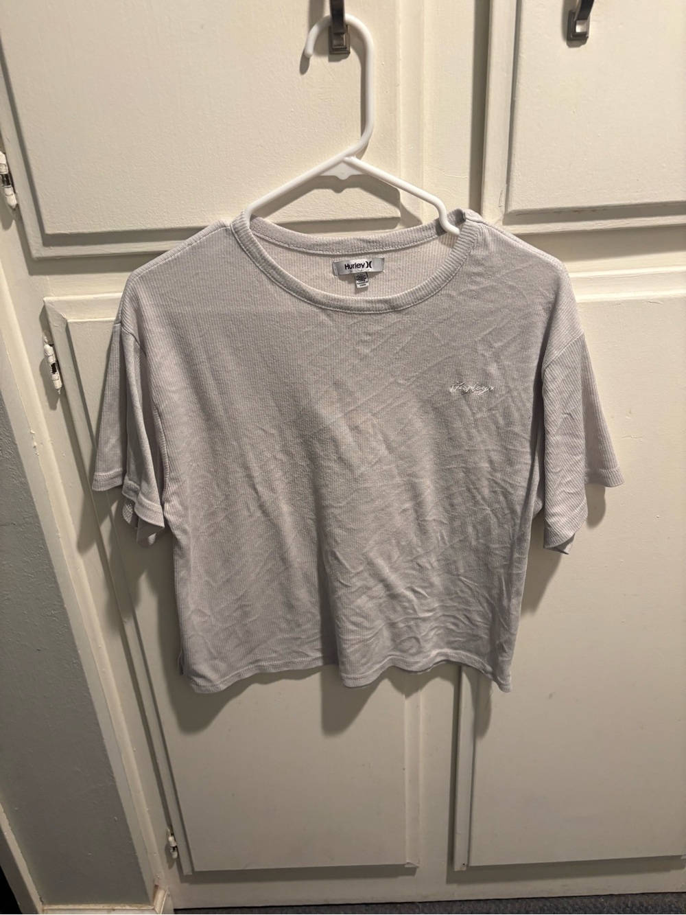 Hurley Women's Light Gray Ribbed Cropped Tee